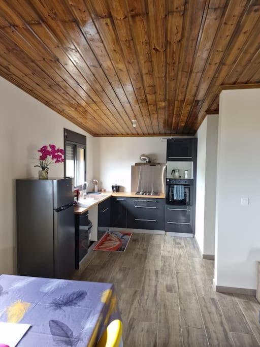 Charment Appartement Avec Vue Sur Mer Petite-Ile Exterior photo